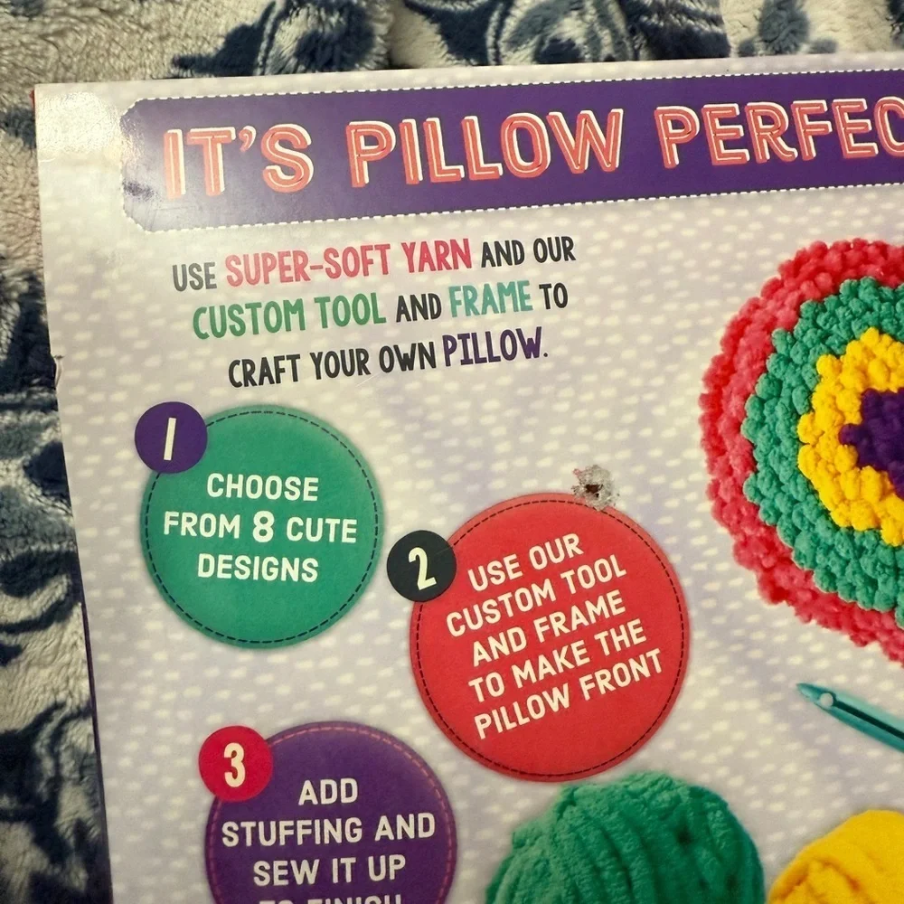 Klutz Punch Yarn Pillow Kit - New